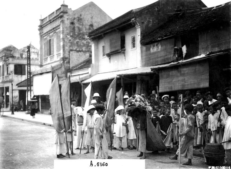 precious photos of mid autumn festival in hanoi a century ago